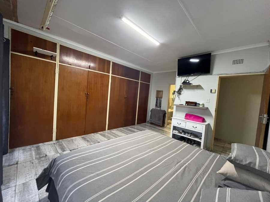 5 Bedroom Property for Sale in Protea Park North West